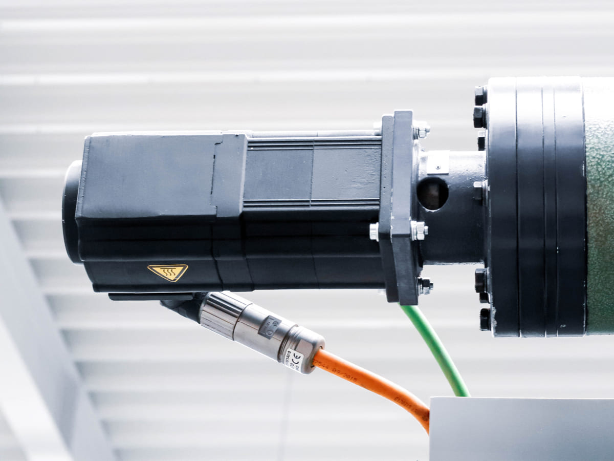 Service und Wartung von Schaumstoff­schneide­maschinen  Weltweit-2