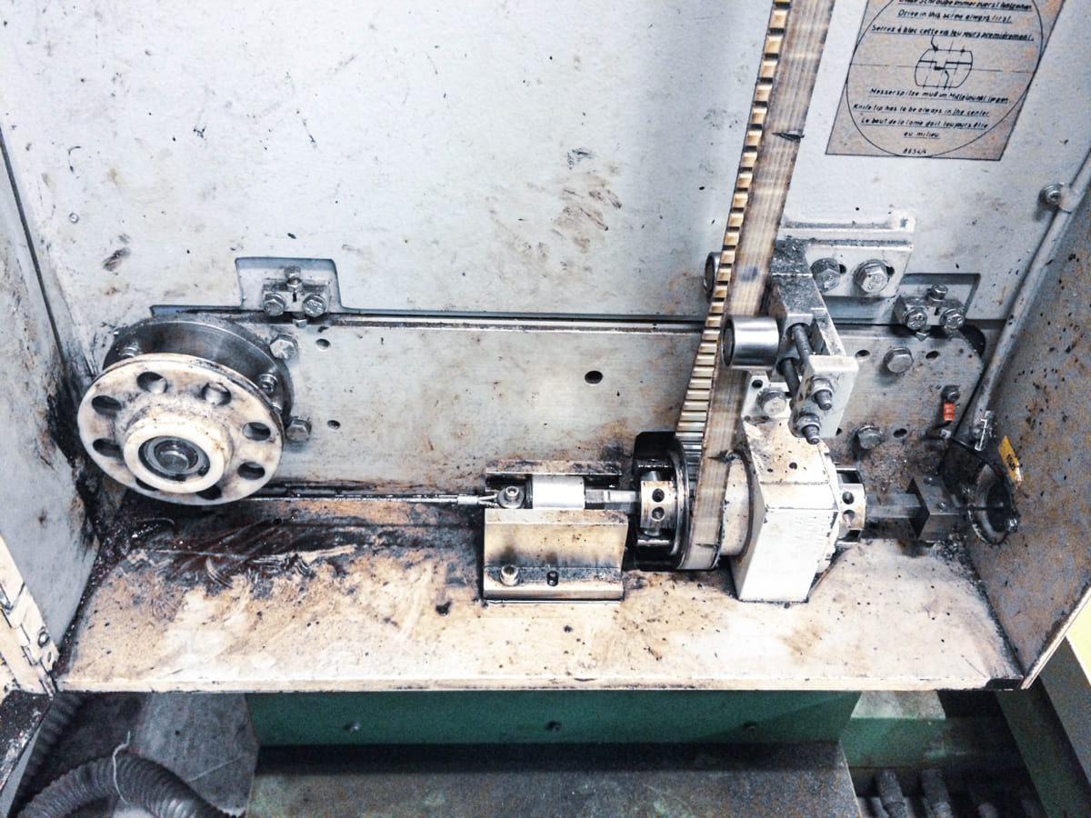 Service und Wartung von Schaumstoff­schneide­maschinen  Weltweit-3