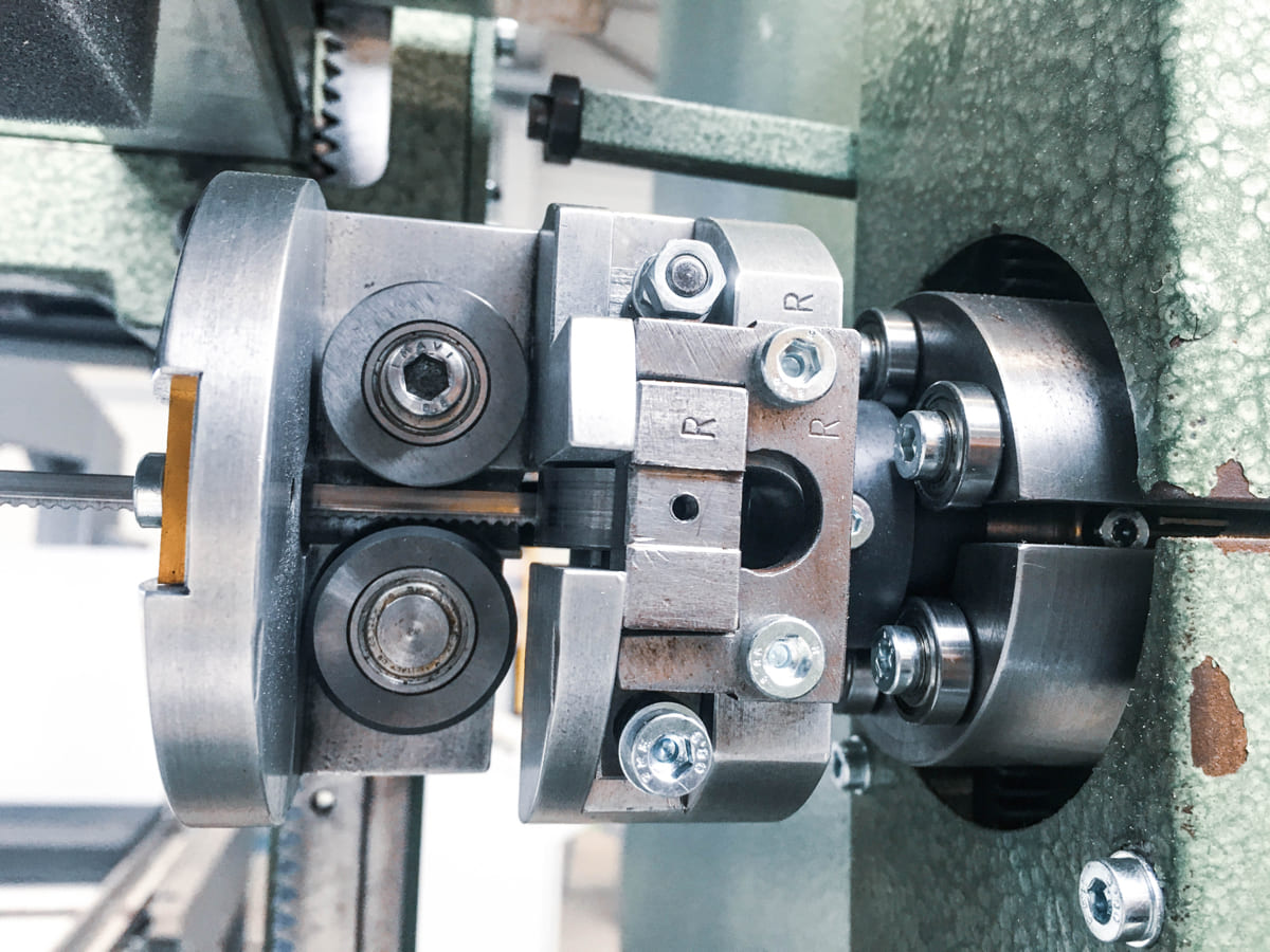 Service und Wartung von Schaumstoff­schneide­maschinen  Weltweit-4