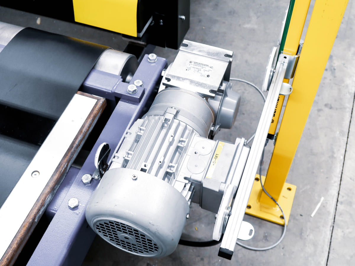 Service and maintenance worldwide-5